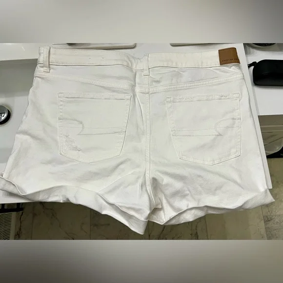 Like New! American Eagle Outfitters Women's White Denim Shorts. Size 20 - Picture 3 of 6